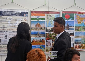 地域の方々に留学生の活動を紹介