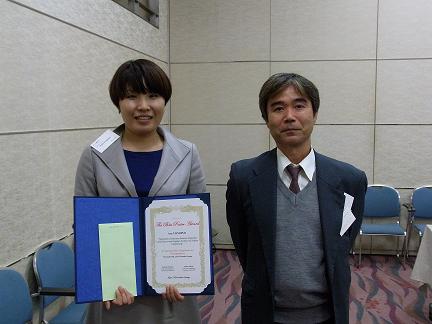 吉野綾医員がナノメディシン国際シンポジウムでbest Poster Awardを受賞 島根大学研究 学術情報機構戦略的研究推進センター 吉野綾医員がナノメディシン国際シンポジウムでbest Poster Awardを受賞 島根大学研究 学術情報機構戦略的研究推進センター